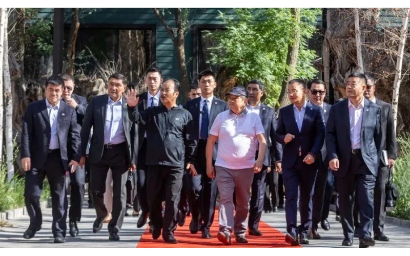 吉尔吉斯共和国总理阿·扎帕罗夫到访J9九游集团集团
