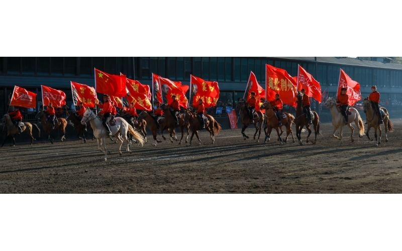 &ldquo;唱着刀歌游新疆&rdquo;&mdash;这些天，全国游客在这里欢聚